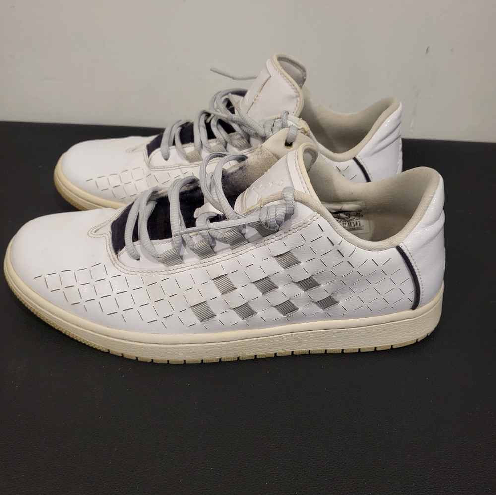 Jordan Illusion Sneakers Sz 11
